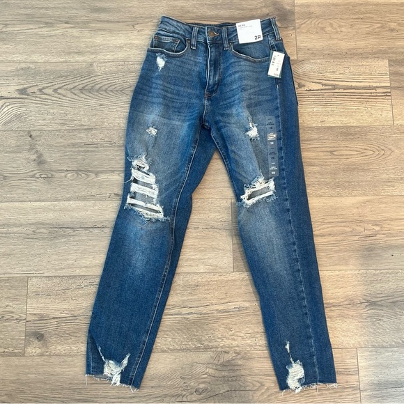 NWT Aero Curvy Mom Jean Sz 2 Distressed New - Picture 1 of 7